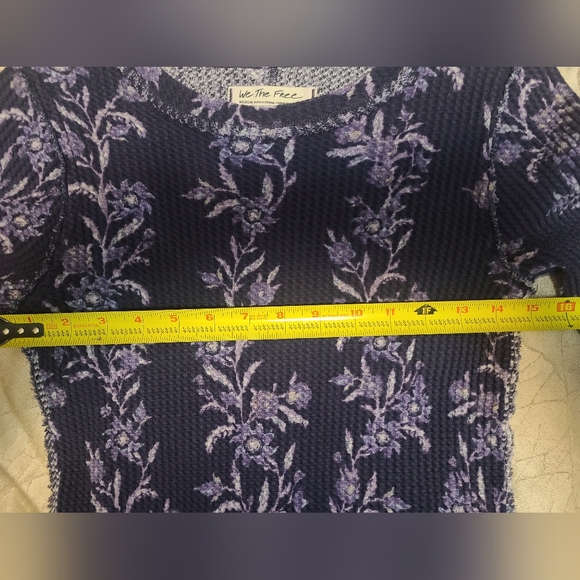We The Free Navy and Lavender Floral Waffle Knit Top Size Small. - Picture 4 of 5